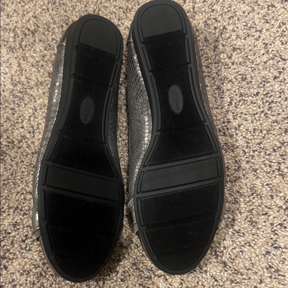 NWOT Anne Klein Metallic Pewter Loafers - Picture 5 of 6